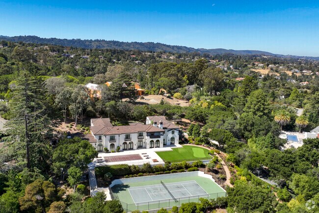 There are many large homes in the Carolands neighborhood.