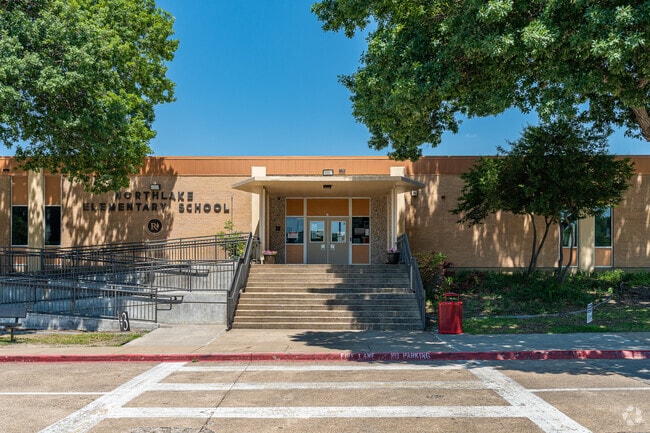 View of the main entrance at Northlake Elementary School in Dallas, TX.