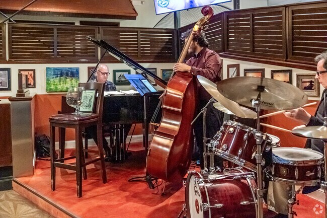 Edgewater-Lakepointe locals can drive to Lake Hefner's East Wharf area to dine at Hefner Grill.