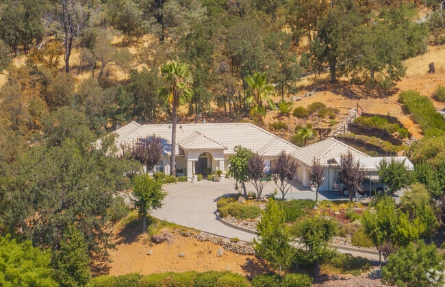 The residential estates in the City of Sonora offer a perfect blend of modern amenities and picturesque landscapes, making it an ideal place for families to call home.