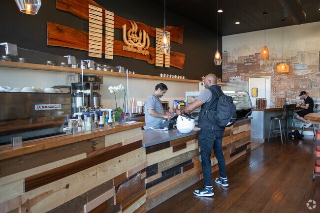 Mohka House is a short walk from Reservoir Hill and offers coffee and tea from Yemen.