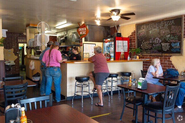 LaMora Pizzeria serves fast-fired pies in downtown Silt.