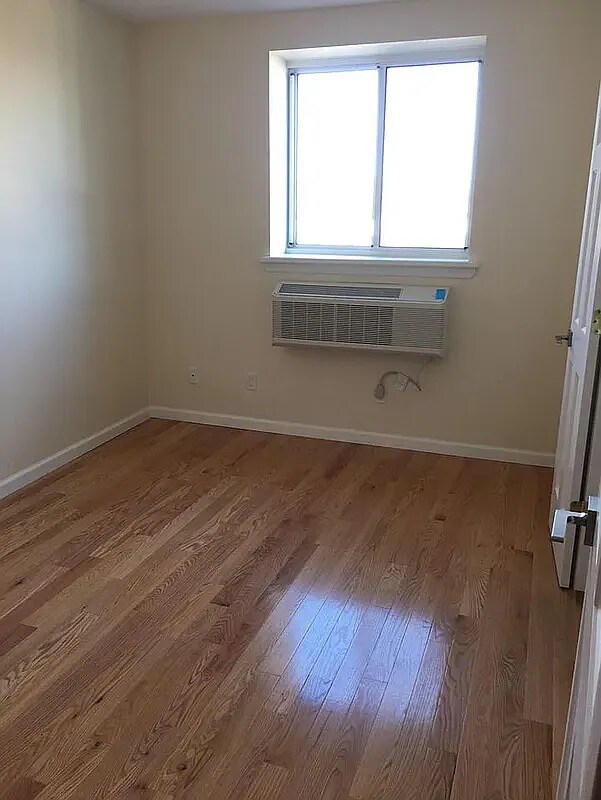 51-25 Queens Blvd, Queens, NY 11377