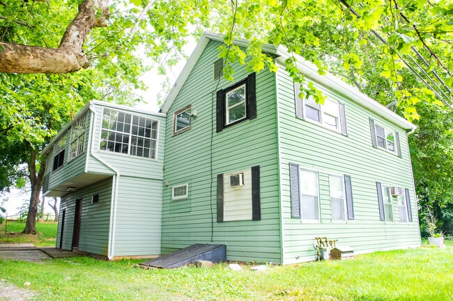 1024 W Trindle Rd unit 1, Mechanicsburg, PA 17055 - photo 2