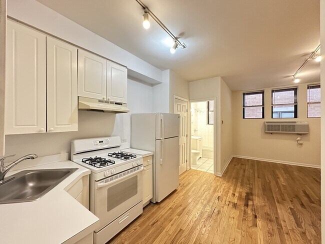 931 W Dakin St unit J09P, Chicago, IL 60613 - photo 6