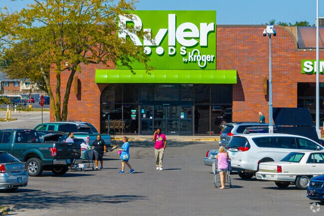 Ruler Foods is conveniently located 1.5 miles from Foster.