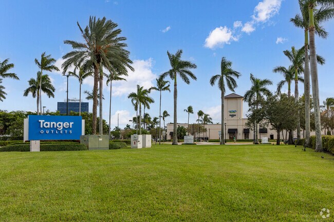 Tanger Outlet Mall welcomes the Schall Circle community.