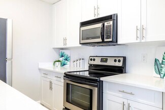 711 Forest Club Dr, Wellington, FL 33414