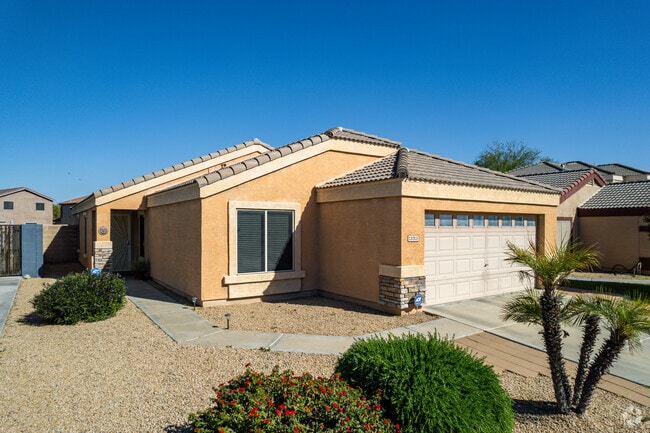 El Mirage offers the perfect balance of modern conveniences and natural beauty.