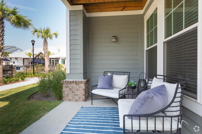 Aveca - 1st Floor Patio