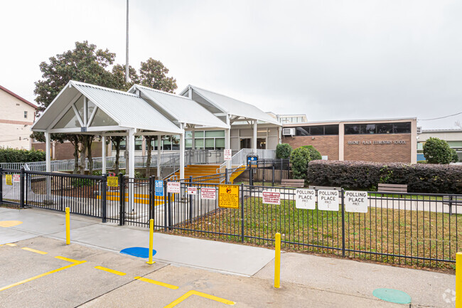 Bissonet Plaza Elementary School was established in 1961 by a group of parents.