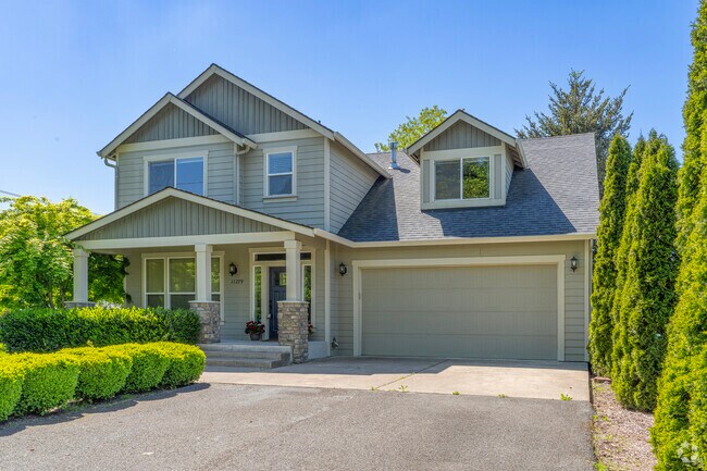 Modern craftsman style homes with beautifully manicured lawns are common in Metzger, Tigard.