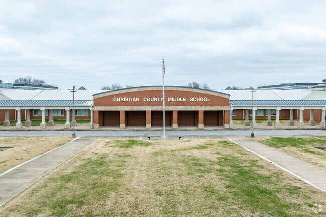Hopkinsville High School had a population of 962 as of 2024.