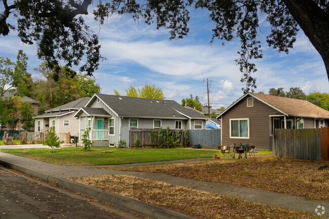 Homes near Gridley's city center have wide, sidewalk-lined streets.