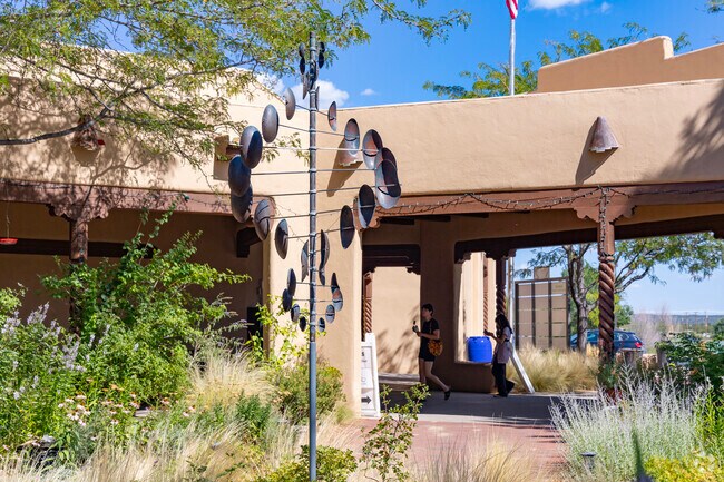 The Agora shopping center has many shops with local businesses near Glorieta.