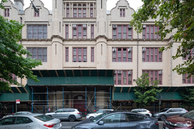 PS 40 Augustus Saint-Gaudens: The Gramercy Park's vibrant educational hub.