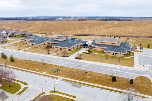 Patriot Elementary School is very convenient for local families.