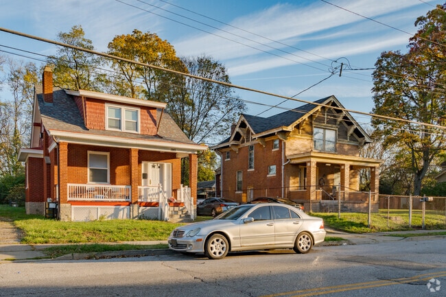Single family homes built on brick foundations are the most popular in North Fairmount.