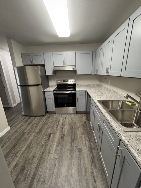 Broadway Crossing Apartments