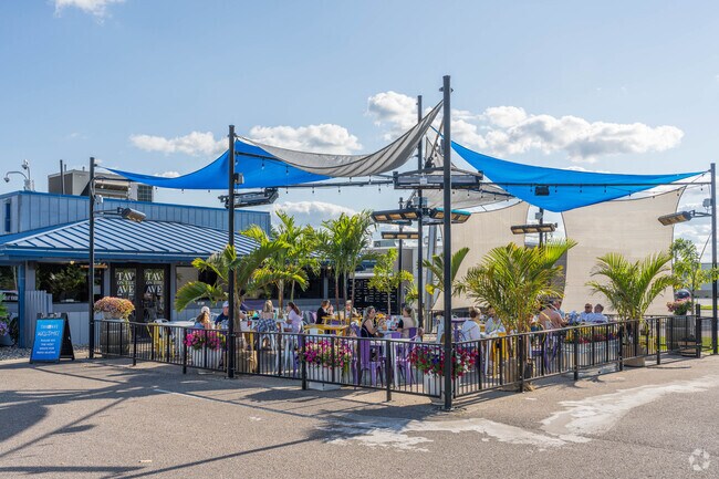 Tav on the Ave is a cheery Tavern on Madison Ave and is a popular spot for Mankato residents.