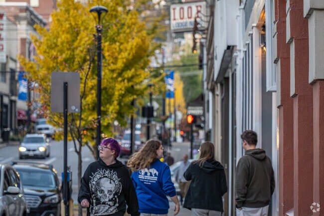 The close proximity of Woodburn to the downtown area of Morgantown makes for a short drive.