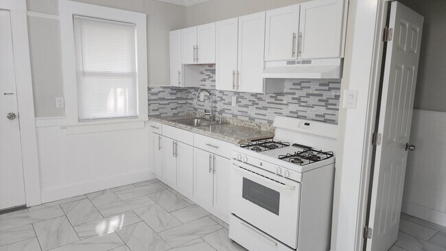 1518 Pembroke St unit 2R, Bridgeport, CT 06608 - photo 5