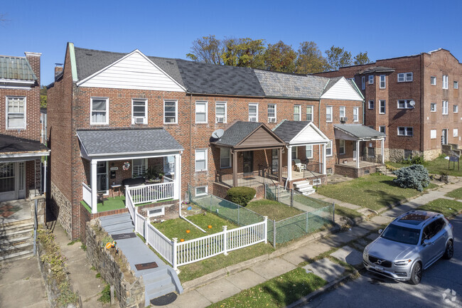 Many homes in Liberty Square have small front yards.