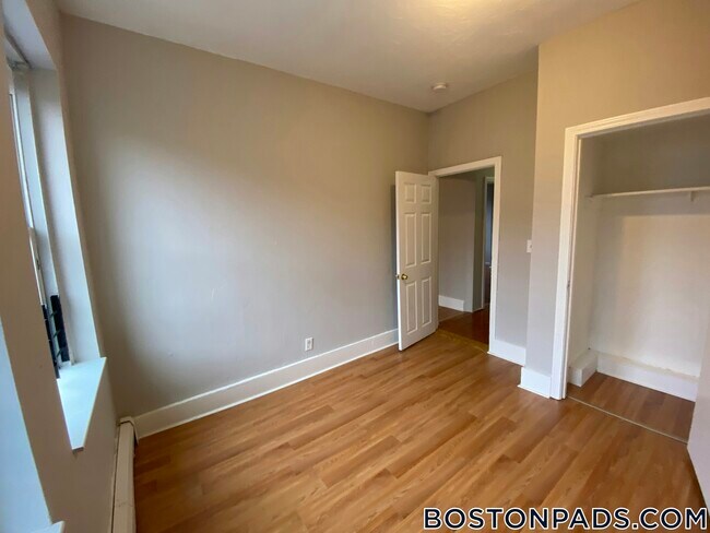 96 Woodledge St unit 3L, Dorchester, MA 02125 - photo 4