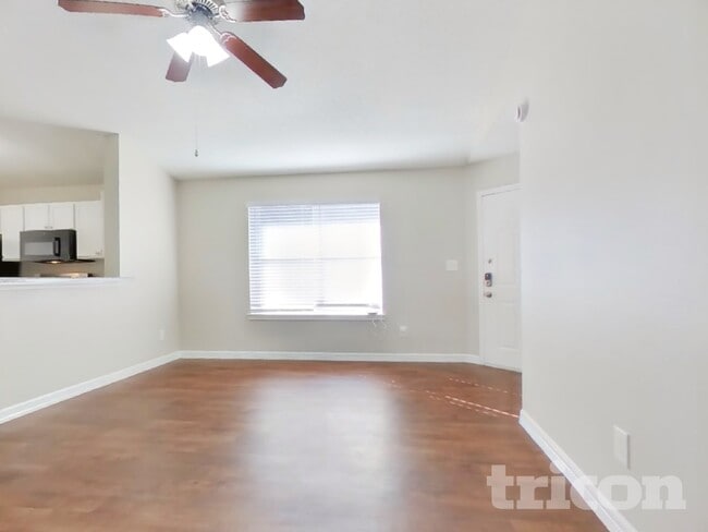 3155 Boynton Dr, Houston, TX 77045 - photo 2