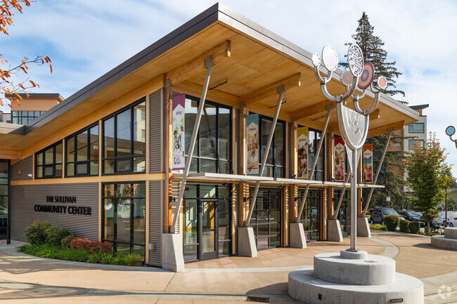 The Sullivan Community Center has a Farmers Market outside on Wednesdays near Foster Heights.