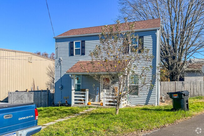 American Foursquare homes are common in New Galilee.