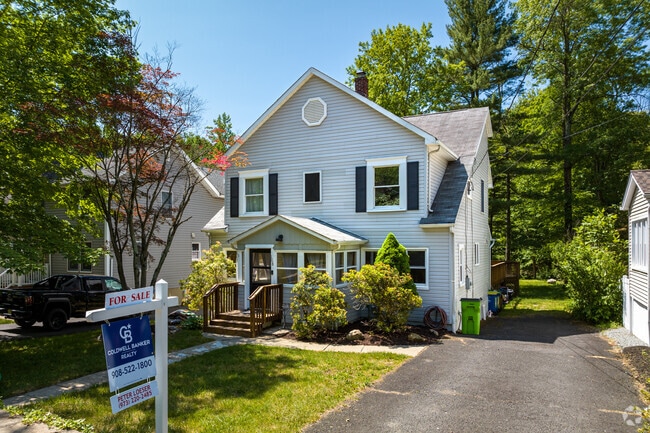 This colonial style home in Bernardsville, NJ, has gotten a completely renovated interior prior to sale.