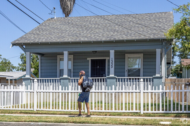 The Lowell neighborhood is within walking distance to Downtown Fresno.