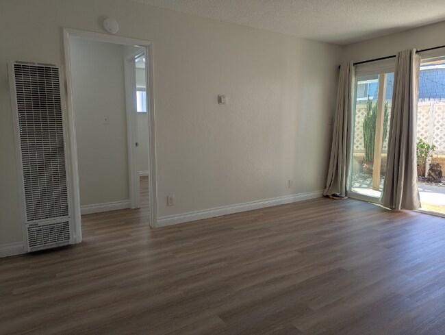 216 Melrose Dr, Oxnard, CA 93035 - photo 7