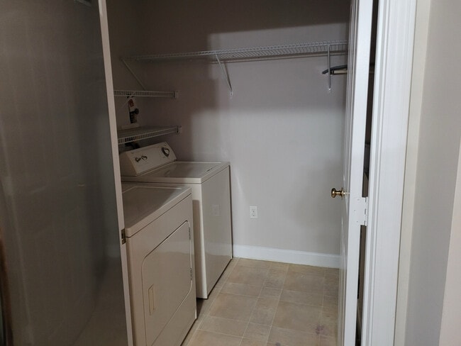 9809 Hyde Glen Ct, Charlotte, NC 28262 - photo 4