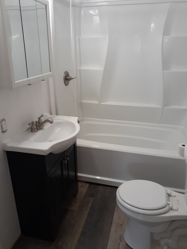743 Bluff St Unit 2 - Upper, Bridgeville, PA 15017