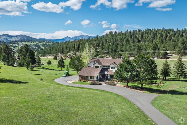 Find homes built on large lots in Soda Creek.