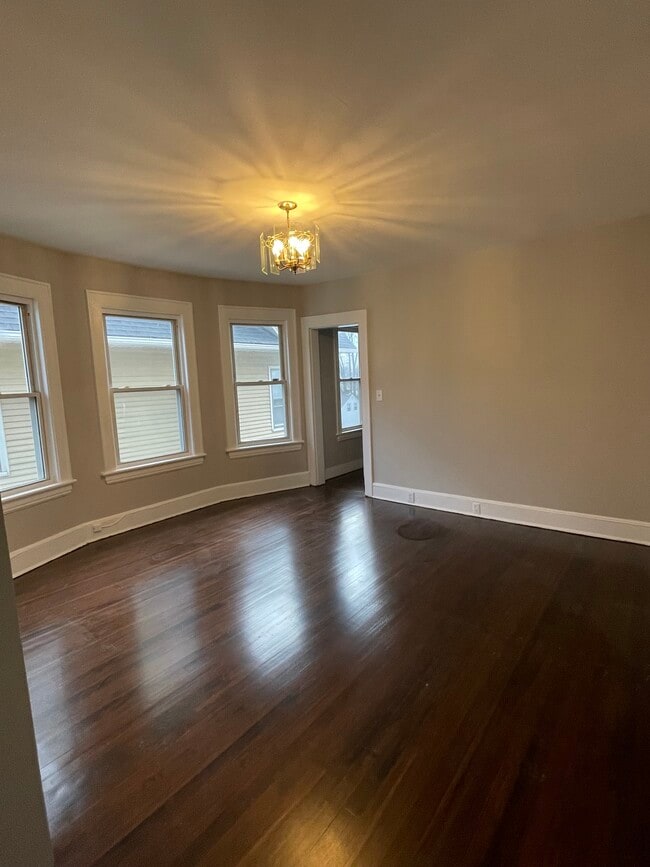 188 Taft Ave unit 3, Bridgeport, CT 06606 - photo 2