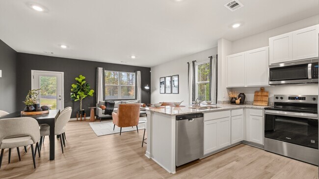 5977 Skylar Dr SW, South Fulton, GA 30331 - photo 4