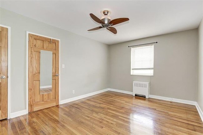 Van Reypen Arms unit 311, Jersey City, NJ 07306 - photo 4