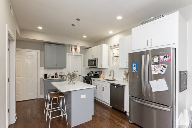 3570 W Dickens Ave unit 2, Chicago, IL 60647 - photo 3