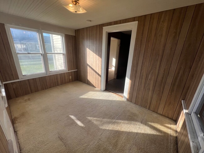 2041 Charles St, La Crosse, WI 54603 - photo 2