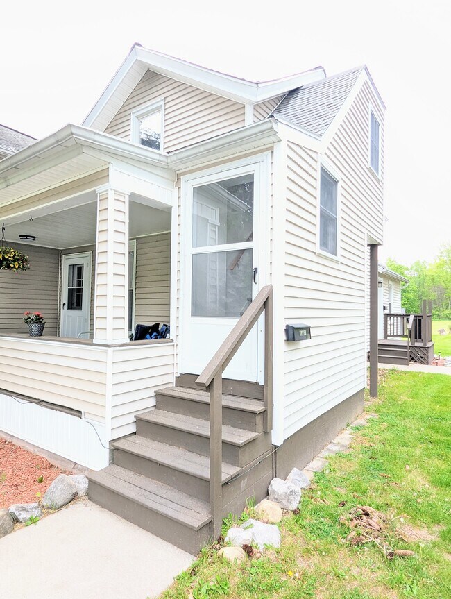 116 Cushing St Unit UPPER, Fredonia, NY 14063