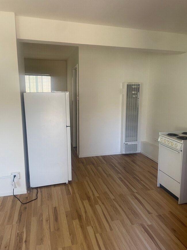 2703 Nelson Ave unit Quiet Studio in Redo, Redondo Beach, CA 90278 - photo 4