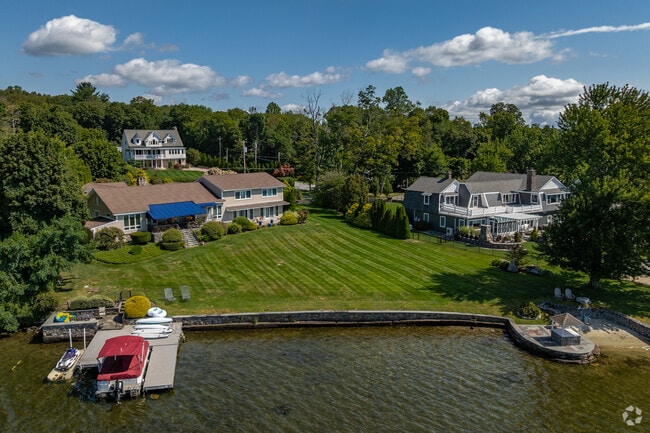 Imagine waking up to calm waters and ending the day with lakefront sunsets. Carmel’s waterfront homes offer this lifestyle.