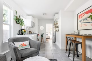 6824 N Catlin Ave, Portland, OR 97203