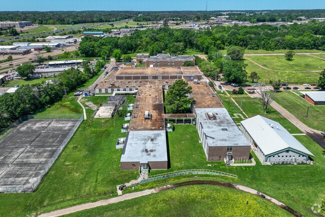 Jim Hill High School serves 890 students in grades 9 through 12.