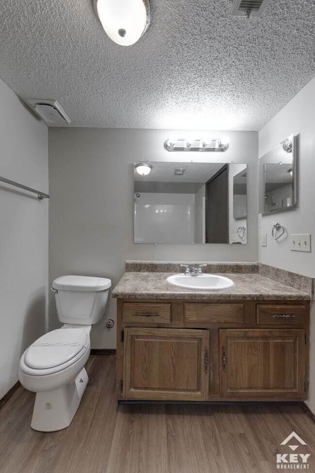 Pheasant Run Apartments, Wichita, KS 67207 - photo 6