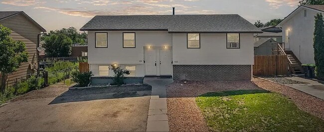 4333 Lashelle Ave unit Room 2, Colorado Springs, CO 80906 - photo 2