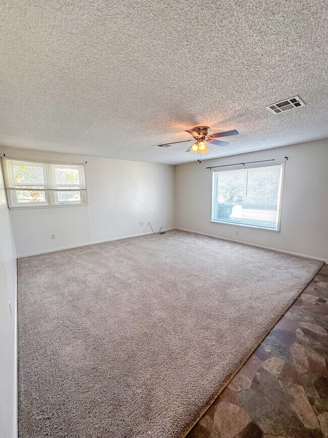 924 NW Runyon Rd, Lawton, OK 73507 - photo 6